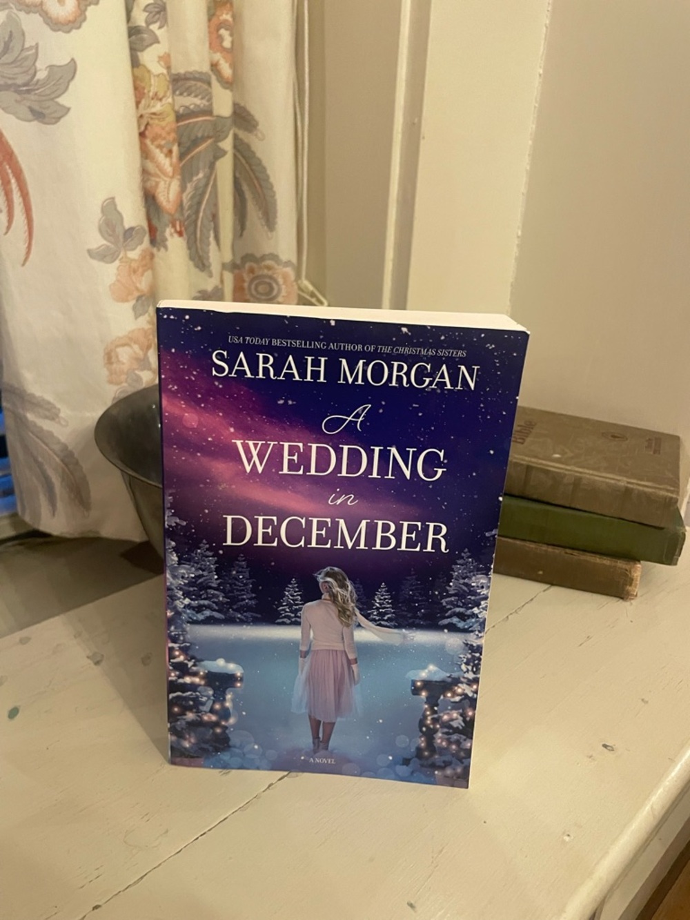 Sarah Morgan "A Wedding in December" - Purple Snowy Romance Paperback